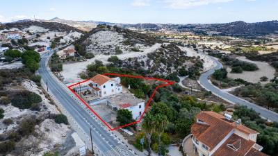 Two-storey house and a workshop in Skarinou, Larnaca