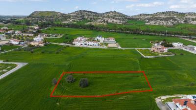 Residential field in Alambra, Nicosia